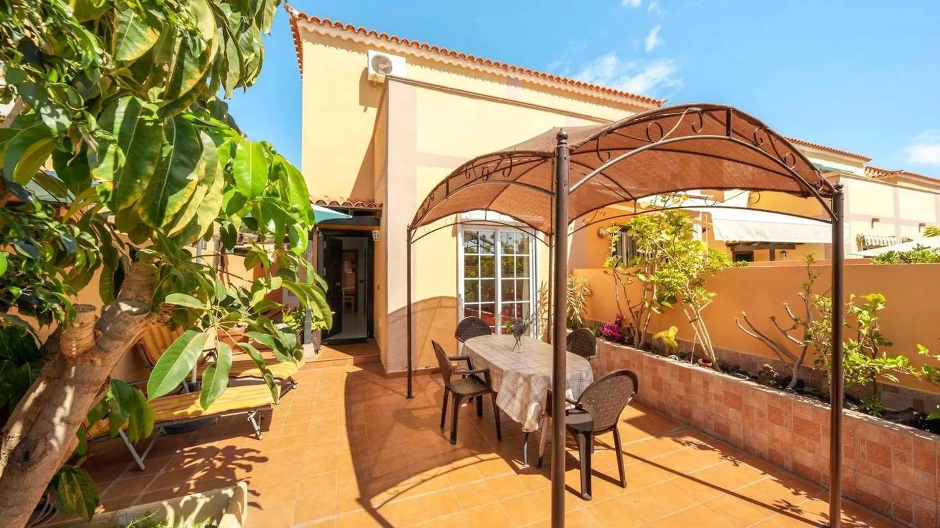 Сasa de vacaciones Casa Golfin - Colorful House With Large Terrace In The Sunny South