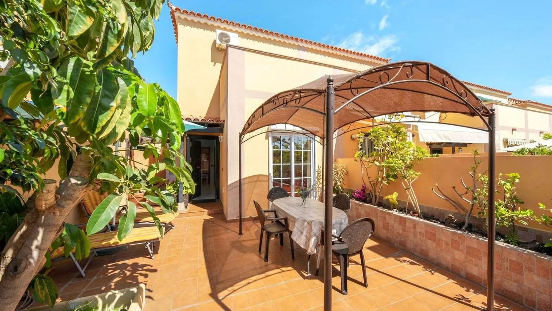 Casa Golfin - Colorful House With Large Terrace In The Sunny South Spagna