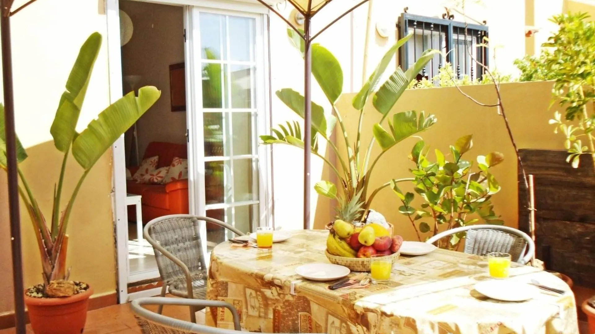 Casa Golfin - Colorful House With Large Terrace In The Sunny South Сasa de vacaciones