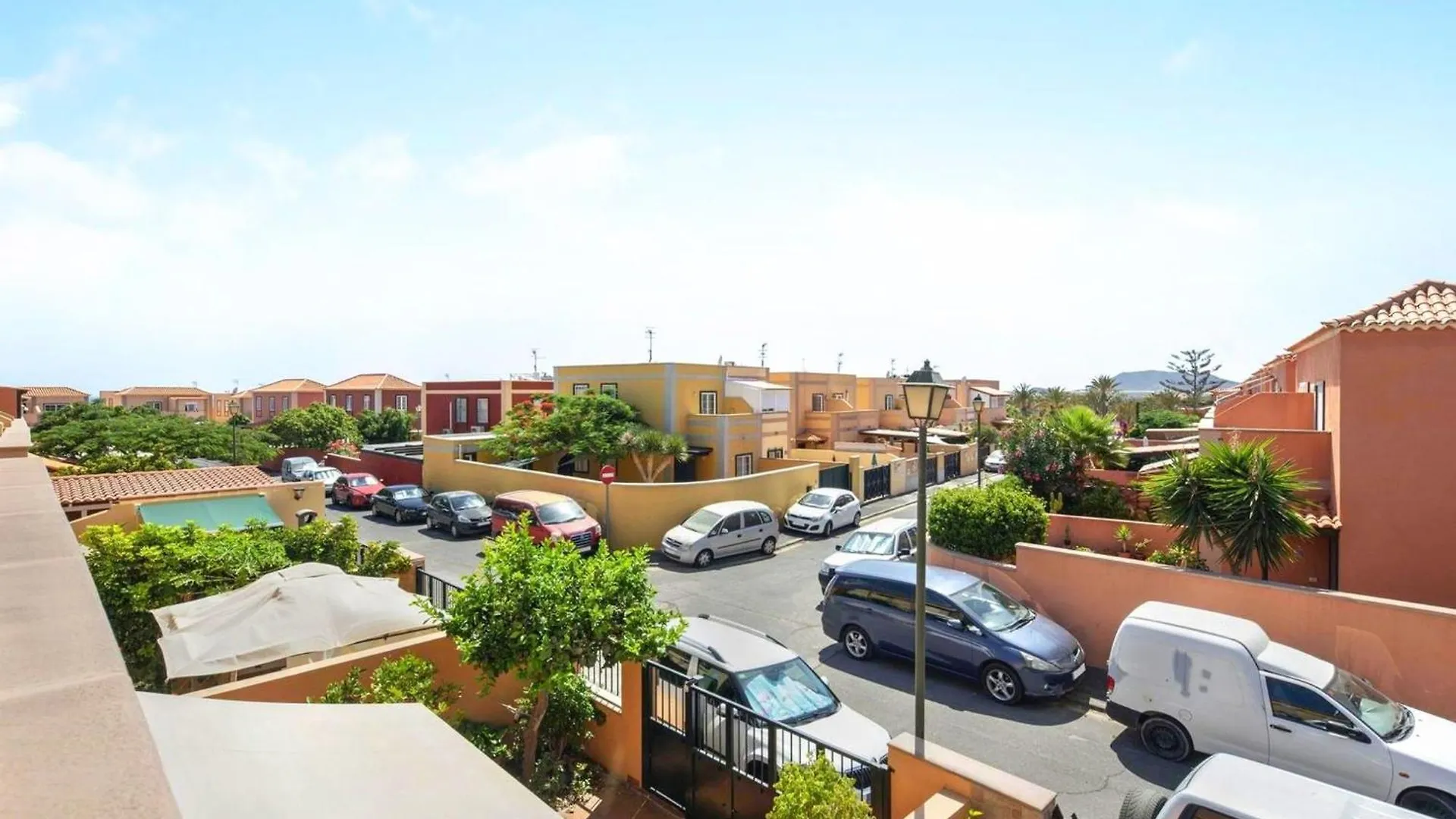 Casa Golfin - Colorful House With Large Terrace In The Sunny South