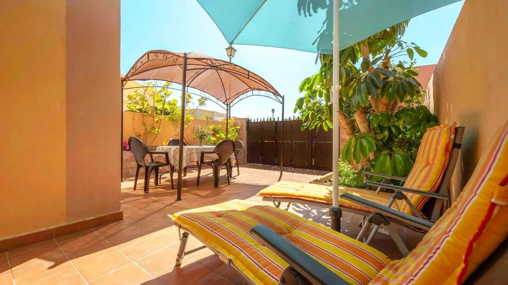 Сasa de vacaciones Casa Golfin - Colorful House With Large Terrace In The Sunny South